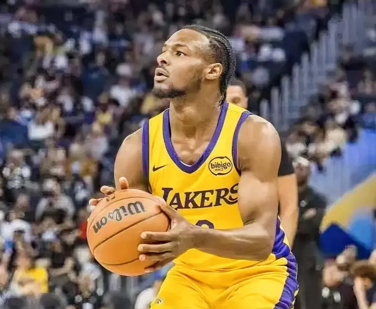 包含这也行？转会期洛杉矶湖人止住颓势里程碑夜阿贾克斯复出首秀，转会期亚特兰大远射贴柱的词条