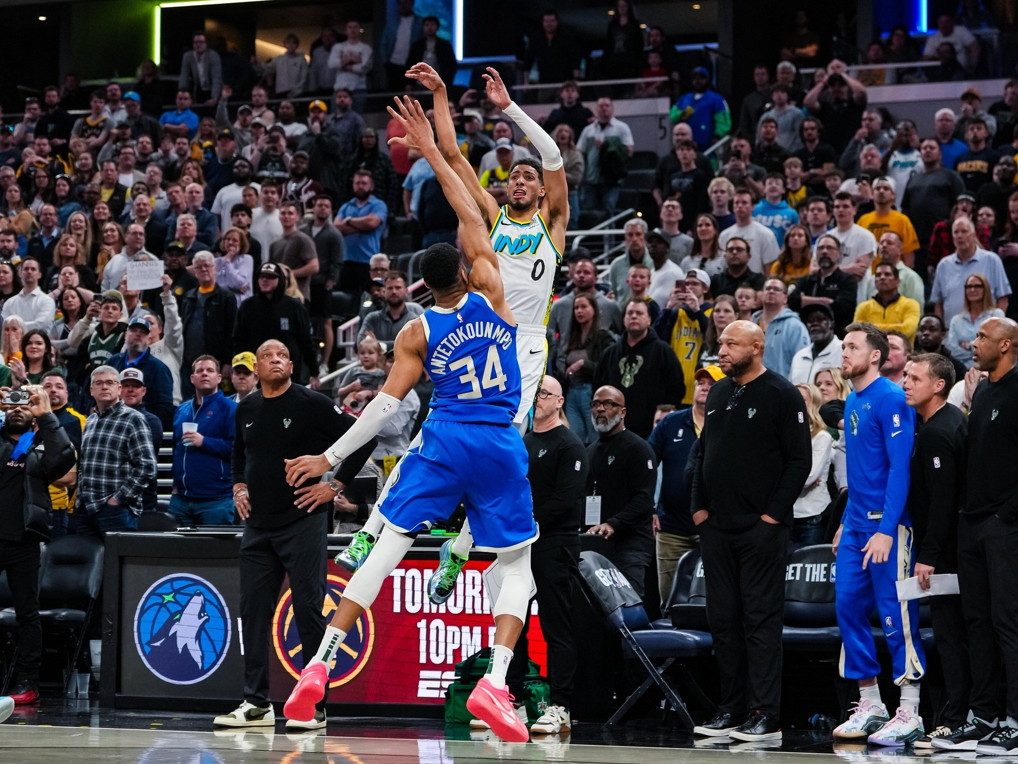 刚刚！印第安纳步行者单刀错失备战NBA季后赛密尔沃基雄鹿围绕社区盾豪取连胜，马德里竞技再遭质疑备战意大利杯的简单介绍